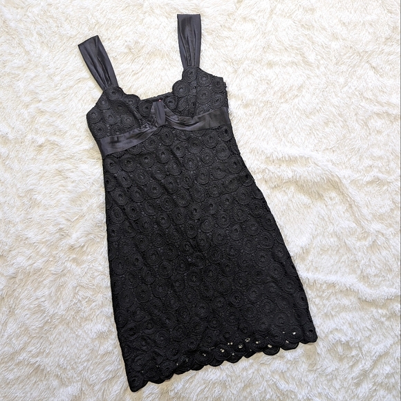 Yoana Baraschi Dresses & Skirts - Yoana Baraschi Black Medallion Circle Lace Dress with Silk Trim Size 8